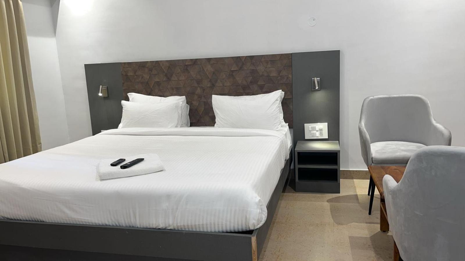 Hotel Gsr Tumkur Luaran gambar