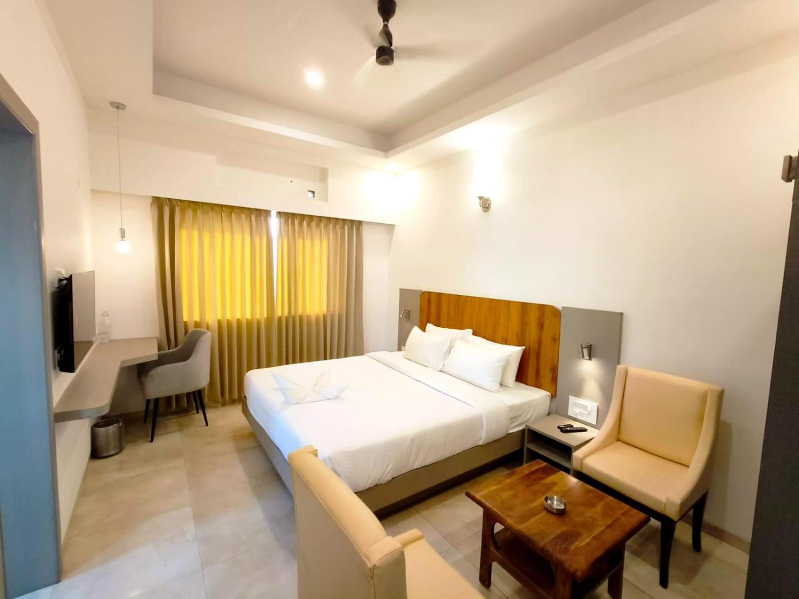 Hotel Gsr Tumkur Luaran gambar
