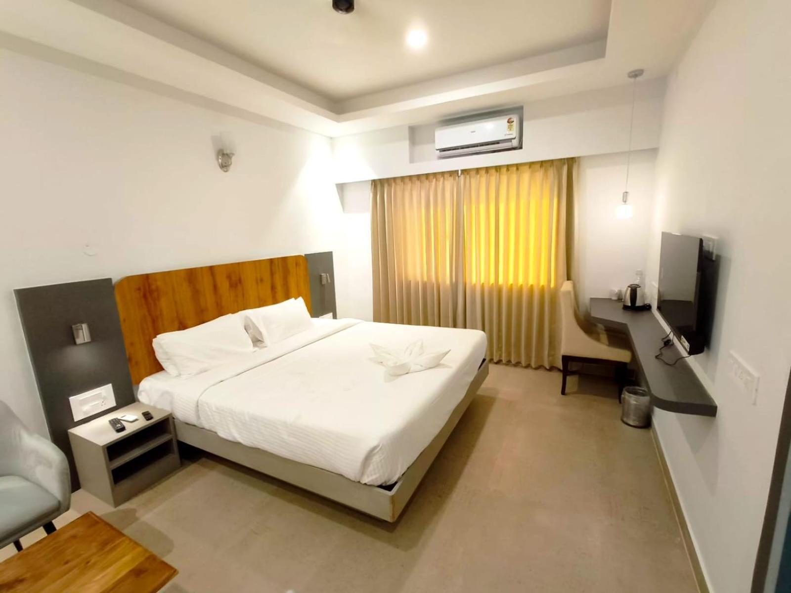 Hotel Gsr Tumkur Luaran gambar