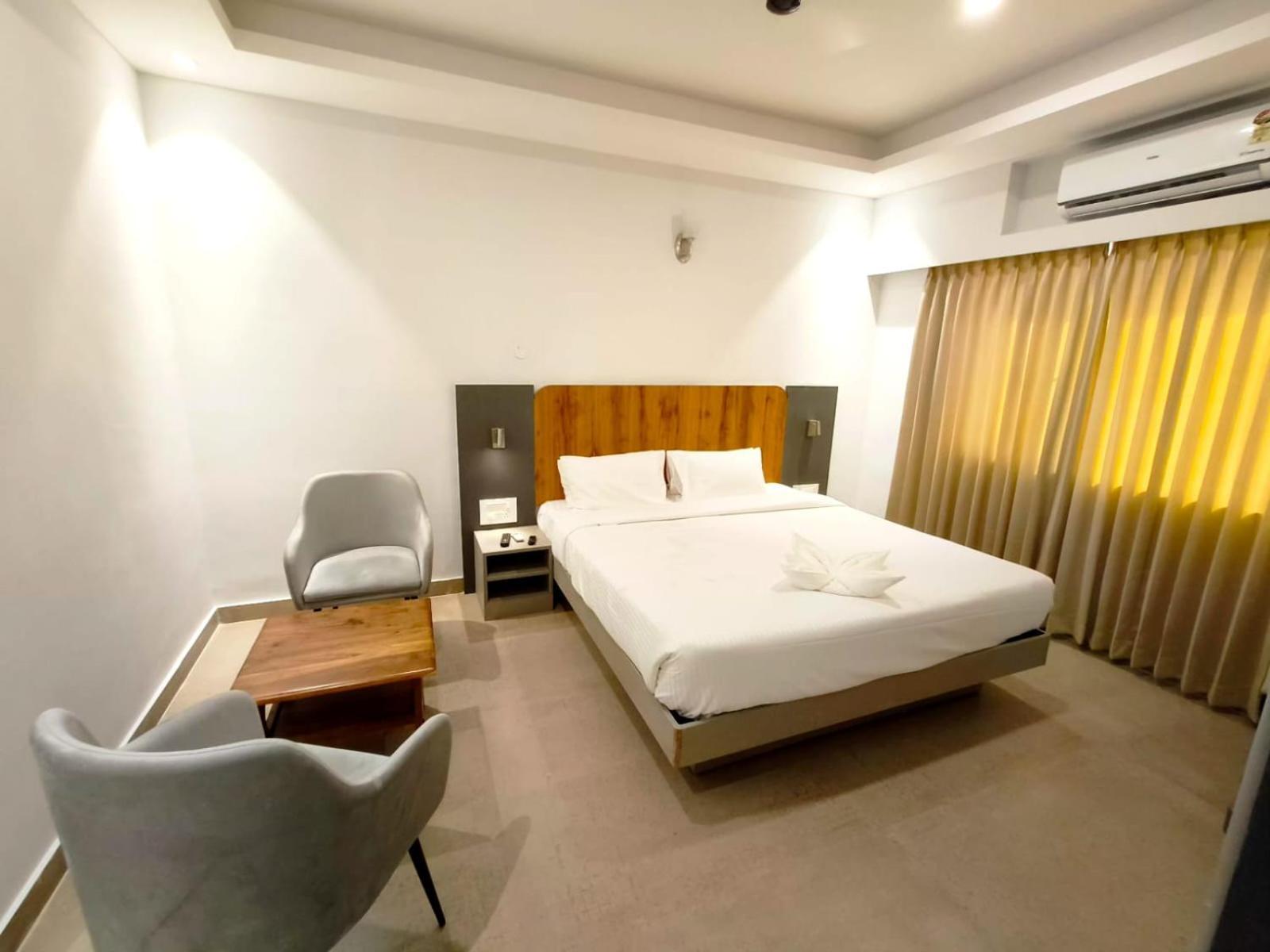 Hotel Gsr Tumkur Luaran gambar